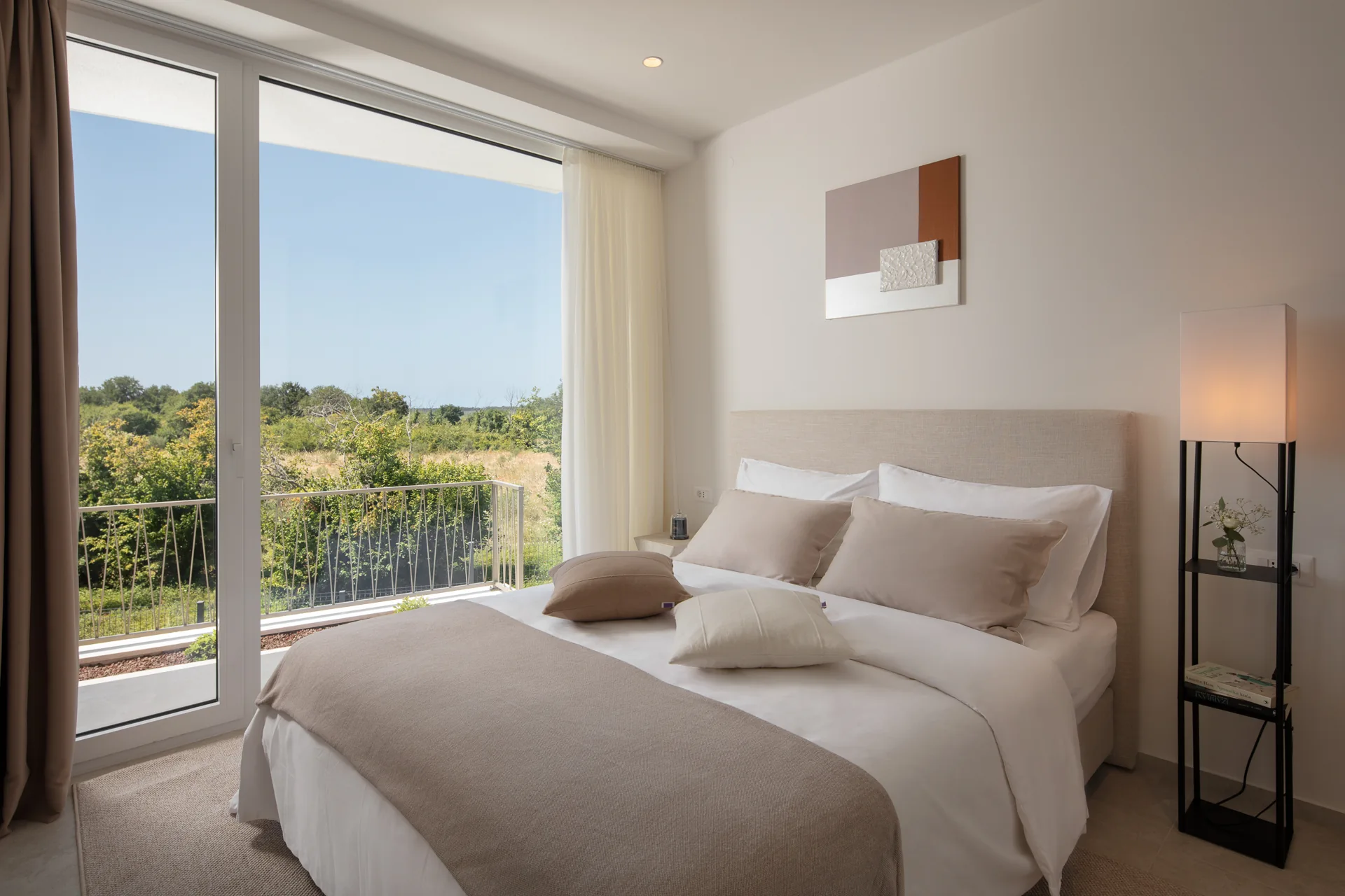 Bedroom with views of the garden